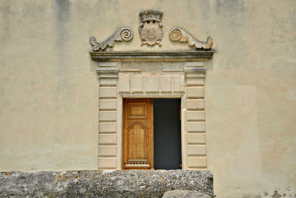 Ancient,Entrance,Door,Of,The,Musée,Des,Santons,,In,The