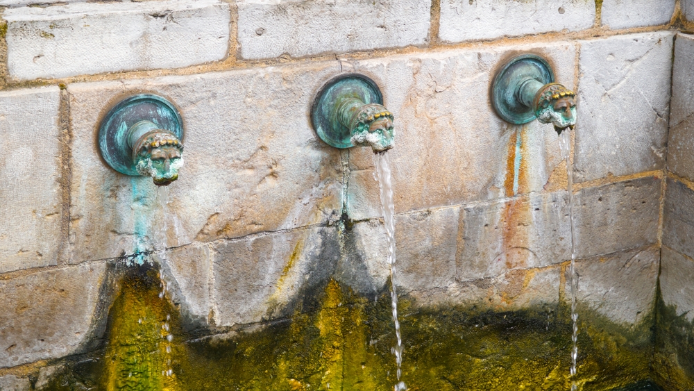 goulotte-eau-source-chaude-dax