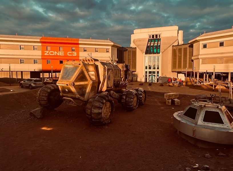 A,Futuristic,Martian,Village,With,Domed,Habitats,,Solar,Farms,,Greenhouses,