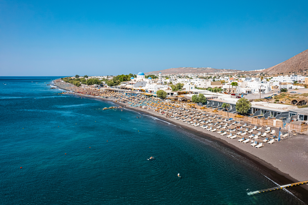 Perissa,Beach,In,Santorini,,Greece