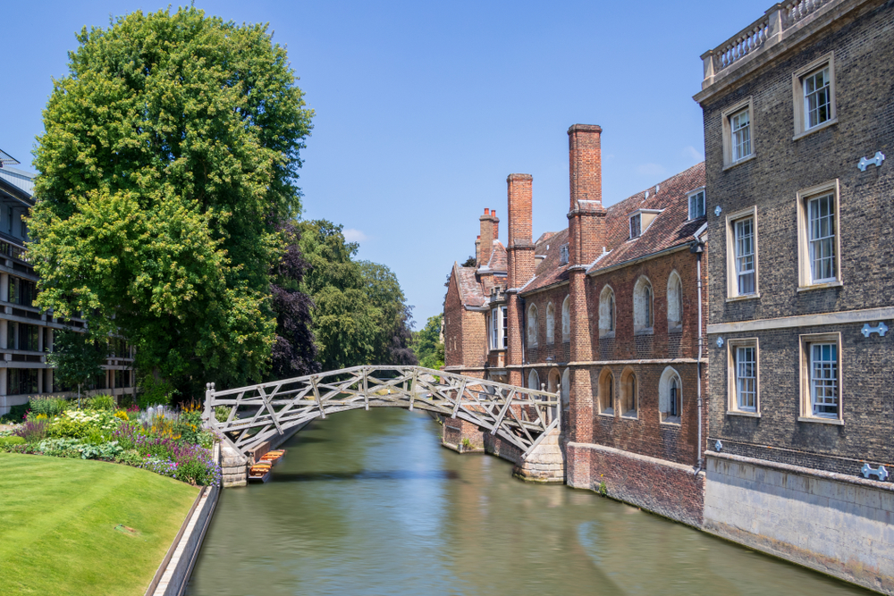 Famous,Mathematical,Bridge,In,Cambridge,With,Blue,Sky.,It,Is