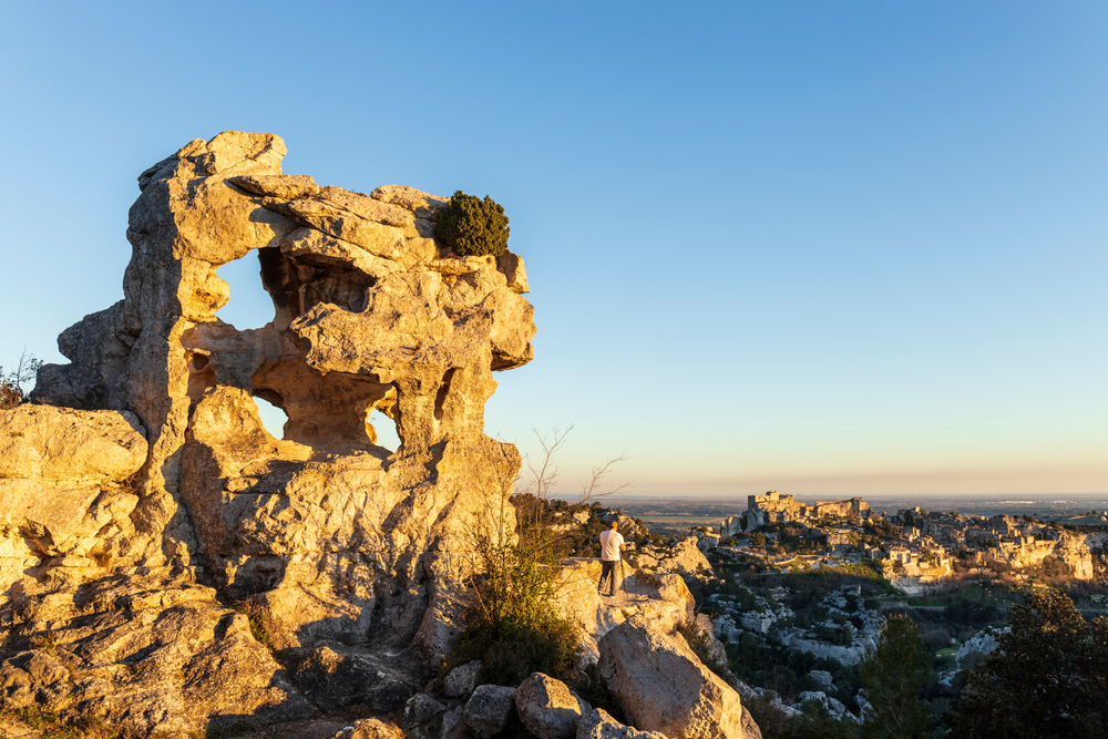 Cliff,Pierced,By,Caves,,Val,D'enfer,,Les,Baux,De,Provence,