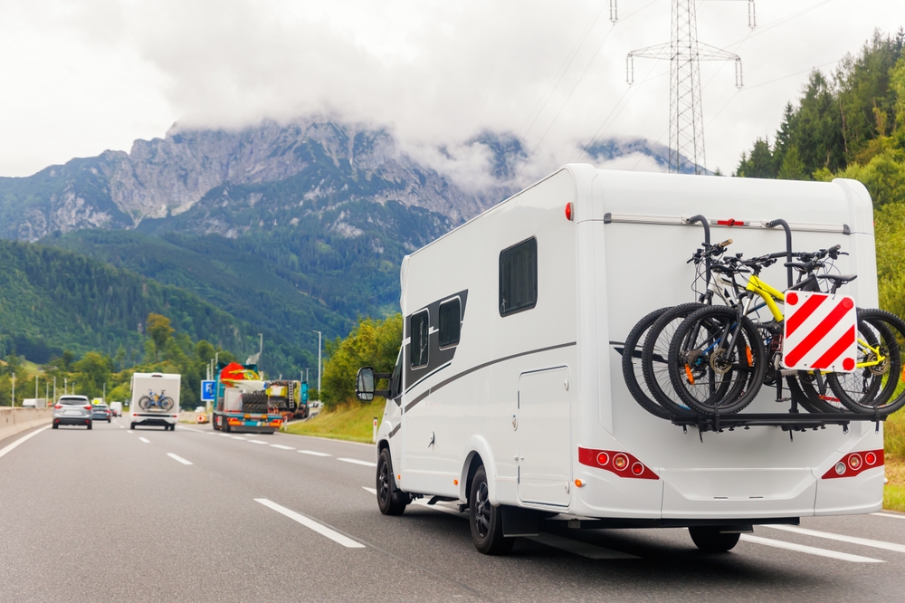 camping-car-route-montagne