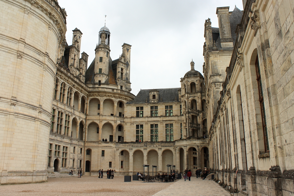 cour-interieur-chateau-chambord
