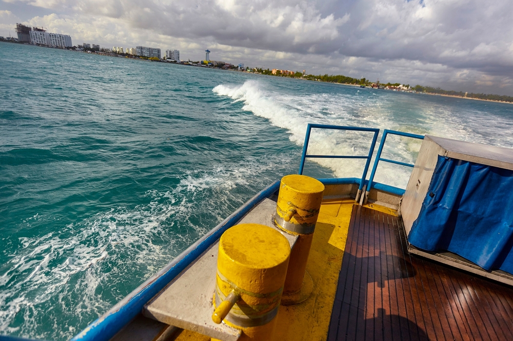 ferry-traversant-l-ocean-vers-irlande