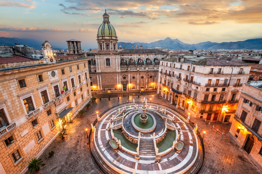 Palermo,,Sicily,,Italy,With,The,Praetorian,Fountain,At,Dusk.